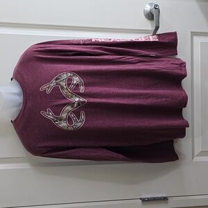 Reeltree Burgandy long sleeve Size Large‎